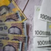 Moneda națională înregistrează cea mai gravă depreciere pe fondul crizei politice