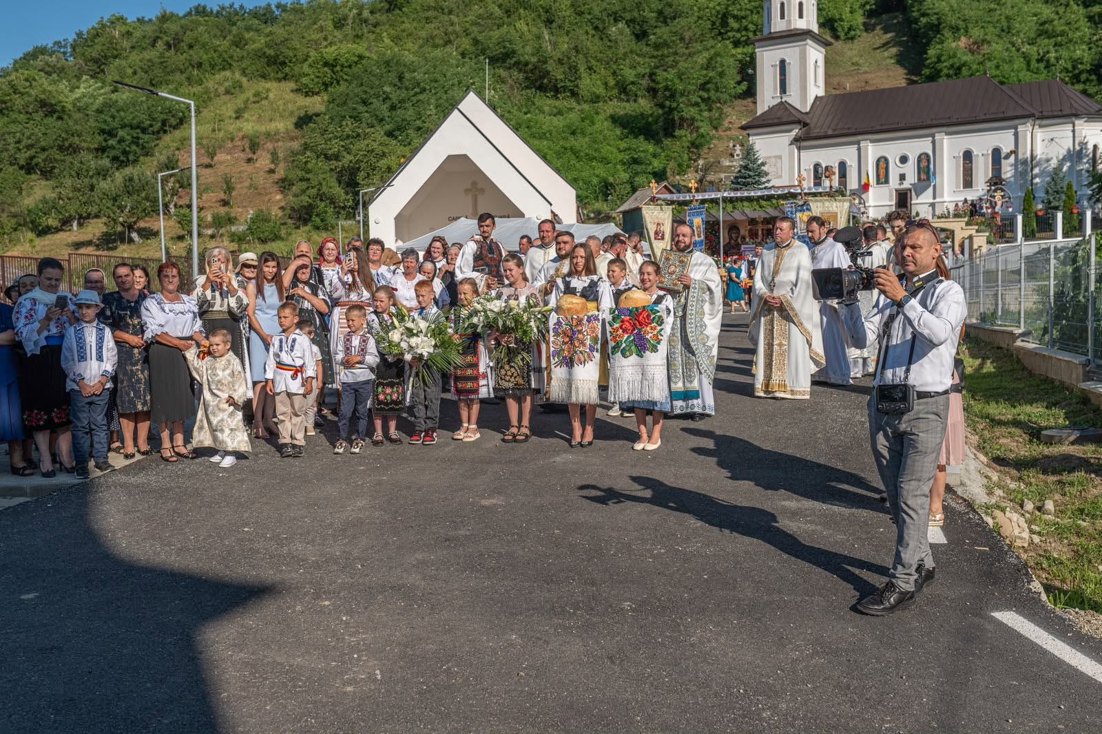 Biserica din Batin, , județul Cluj, resfințită după ample lucrări de restaurare. Sute de credincioși au participat la sărbătoarea comunității!