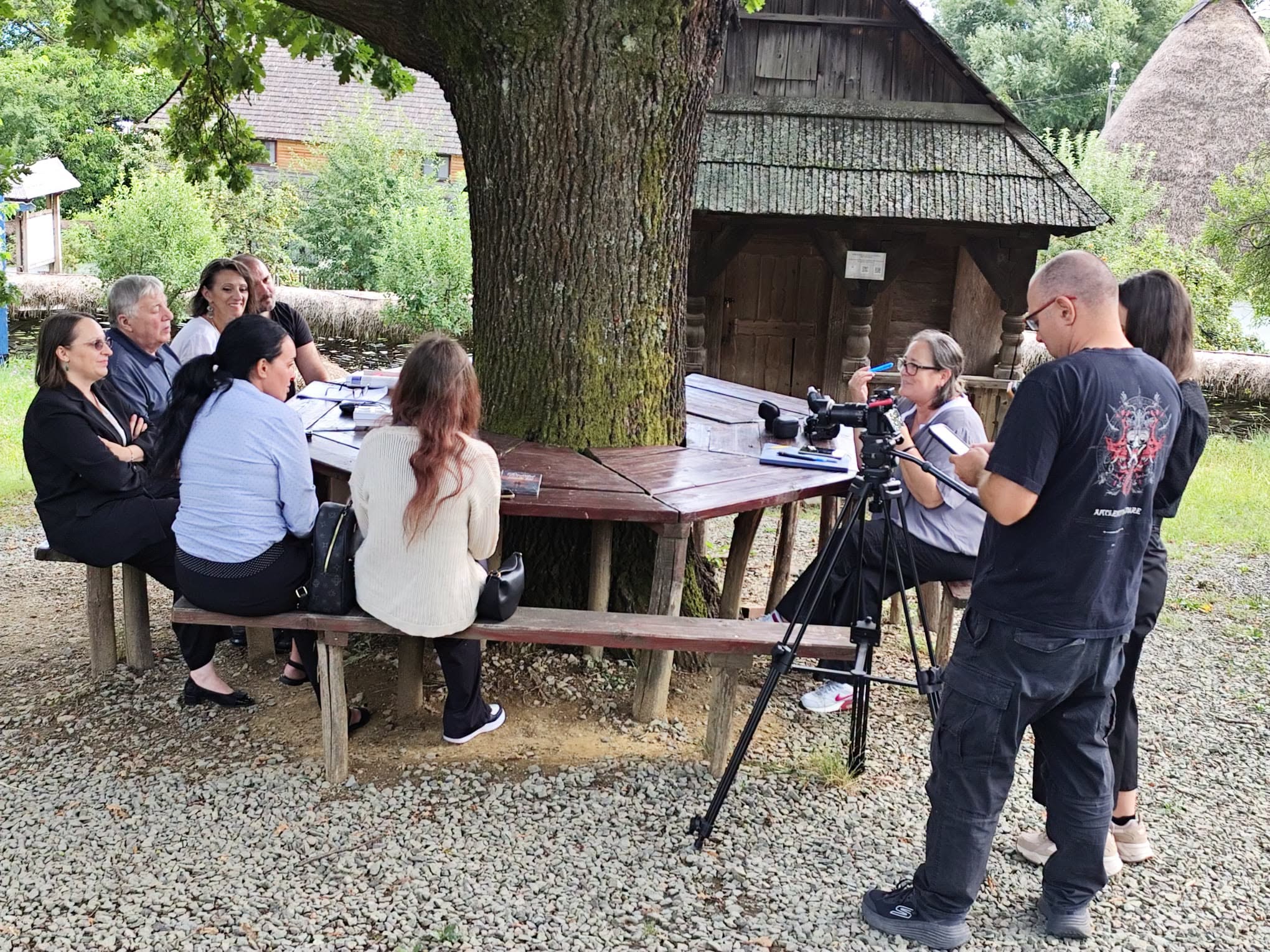 Augustin Buzura, redescoperit prin locurile care i-au inspirat opera: Fundația Culturală Augustin Buzura filmează în Maramureș pentru proiectul „Locuri de poveste”!