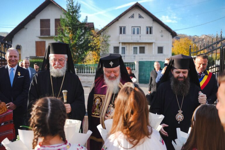 Moment istoric pentru comunitatea ortodoxă din Zalău: Biserica „Sfântul Apostol Andrei” din cartierul Sărmaș, sfințită de trei ierarhi!