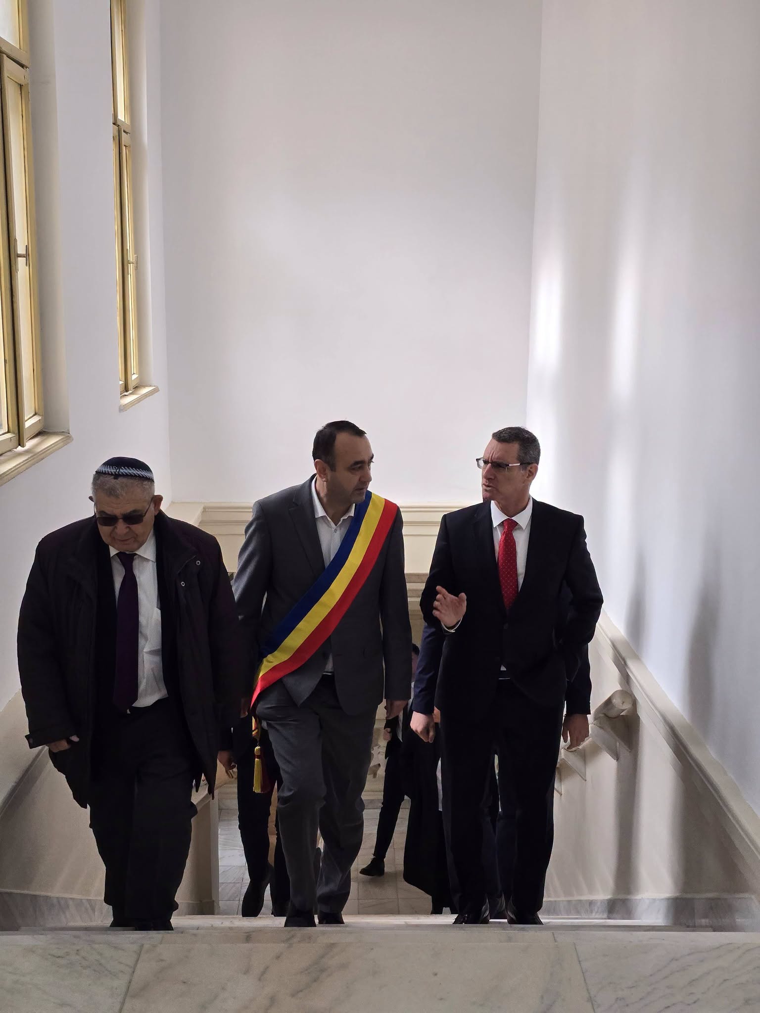 Vizită diplomatică importantă la Primăria municipiului Sighetu Marmației, județul Maramureș: primarul Vasile Moldovan l-a primit pe Ambasadorul Israelului în România!