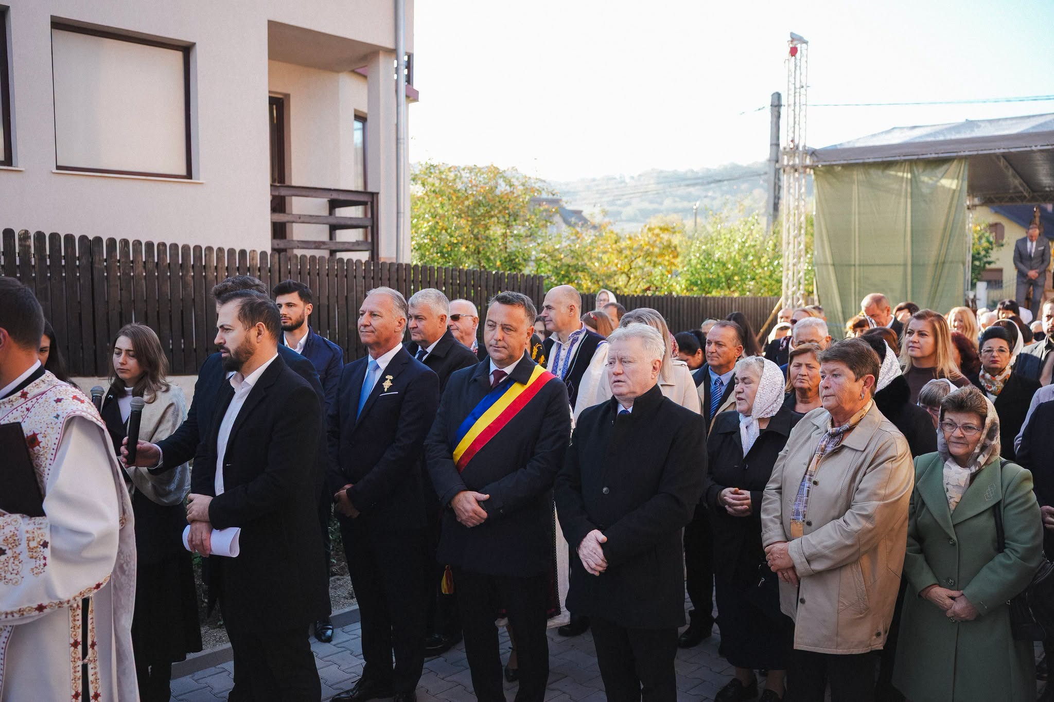 Moment istoric pentru comunitatea ortodoxă din Zalău: Biserica „Sfântul Apostol Andrei” din cartierul Sărmaș, sfințită de trei ierarhi!