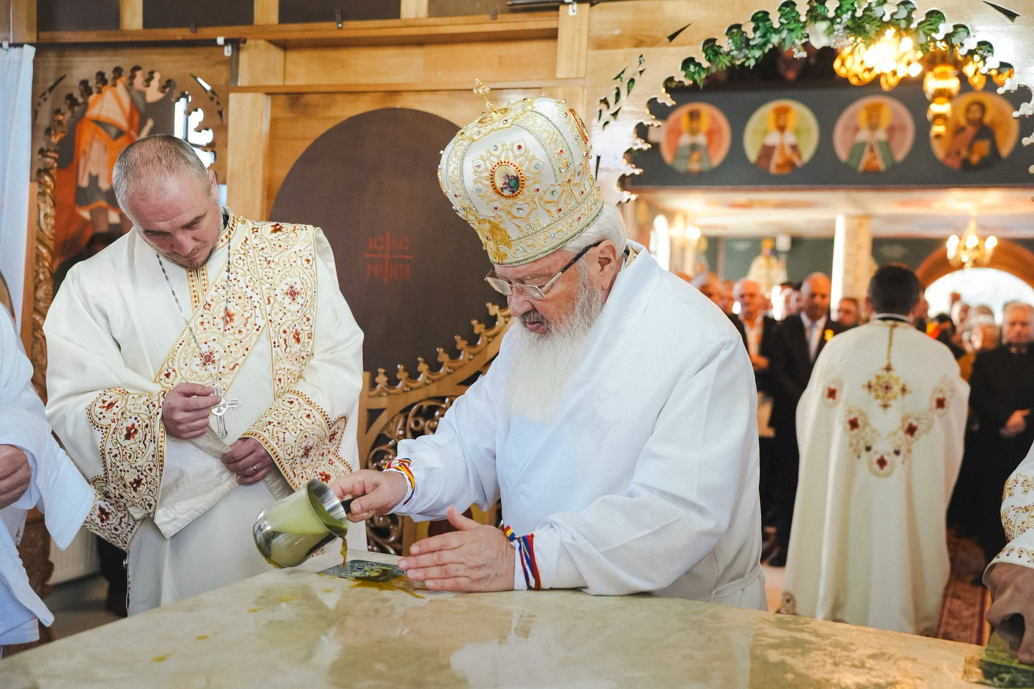 Moment istoric pentru comunitatea ortodoxă din Zalău: Biserica „Sfântul Apostol Andrei” din cartierul Sărmaș, sfințită de trei ierarhi!