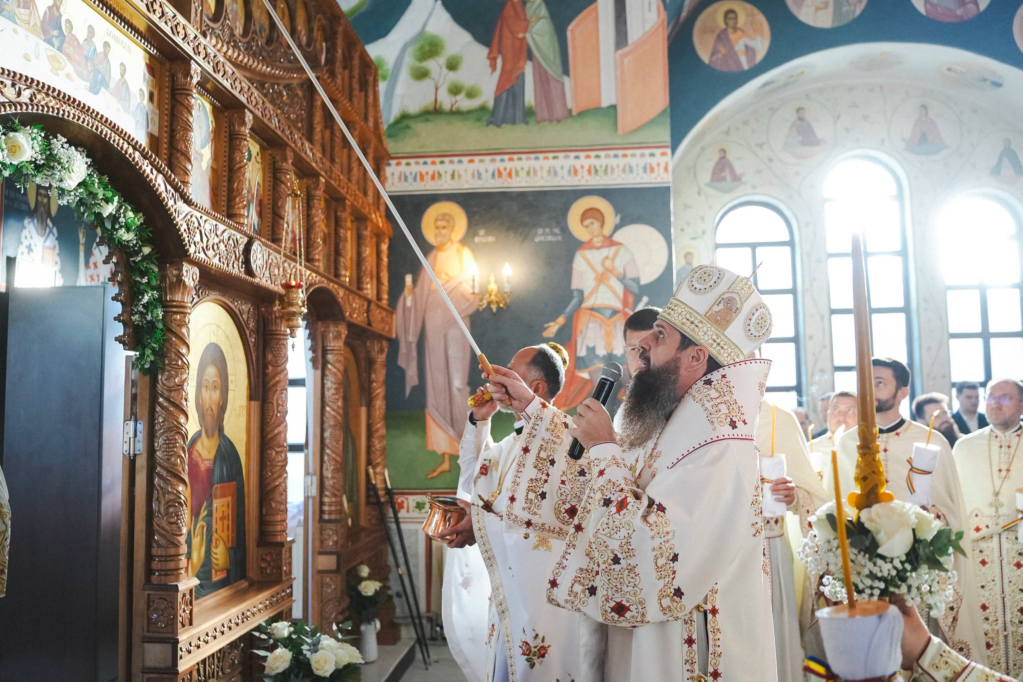 Moment istoric pentru comunitatea ortodoxă din Zalău: Biserica „Sfântul Apostol Andrei” din cartierul Sărmaș, sfințită de trei ierarhi!
