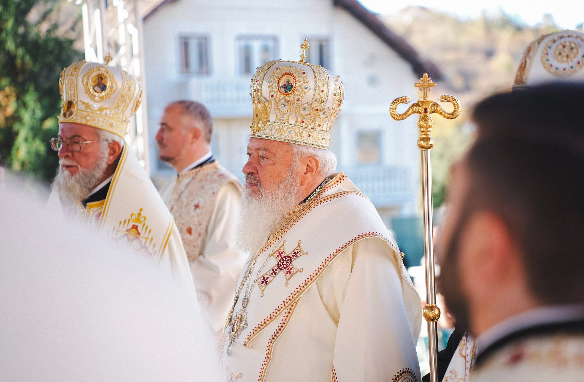 Moment istoric pentru comunitatea ortodoxă din Zalău: Biserica „Sfântul Apostol Andrei” din cartierul Sărmaș, sfințită de trei ierarhi!