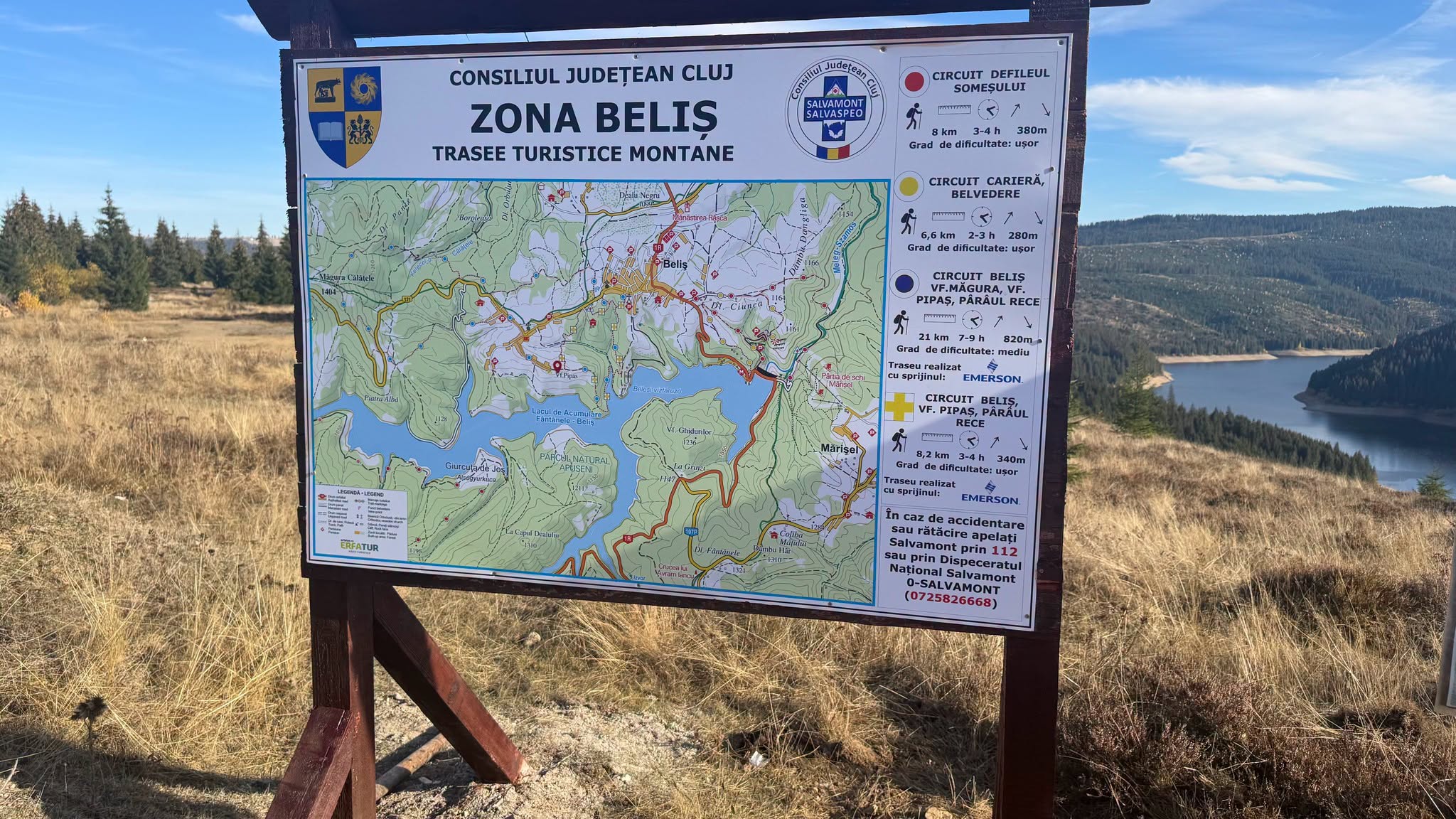 Spectacol de toamnă în Apuseni: 200 de iubitori ai muntelui au inaugurat un nou traseu turistic spectaculos la Beliș, în județul Cluj!